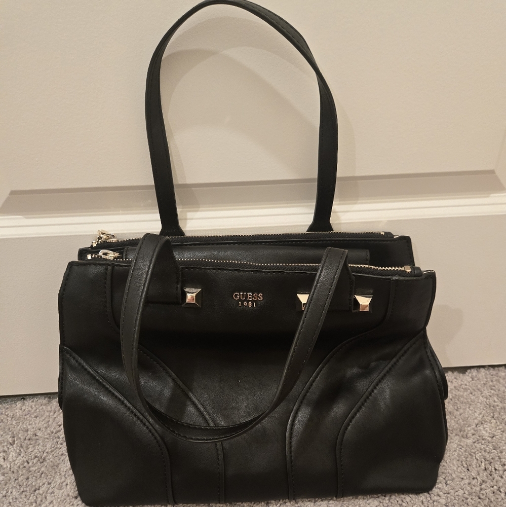 GUESS Classic Black Shoulder Bag